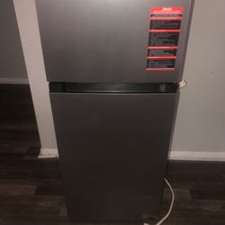 Magic Chef Mini Fridge 