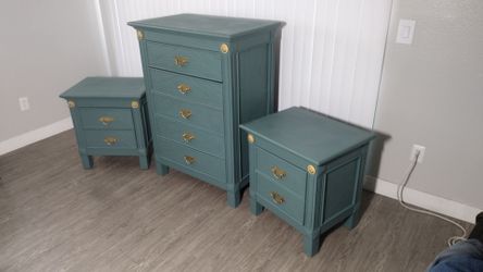 Green dresser with 2 Nightstands