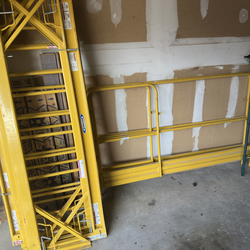 2 Werner Steel 1000.0-lb Baker Scaffolds