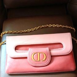 Pink Leather Clutch with Gold Chain. 43- MA - 0270