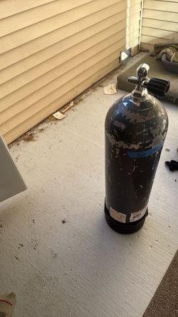 Steel scuba tanks