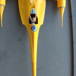 Battle Scared Naboo Starfighter With Anikin As Pilot