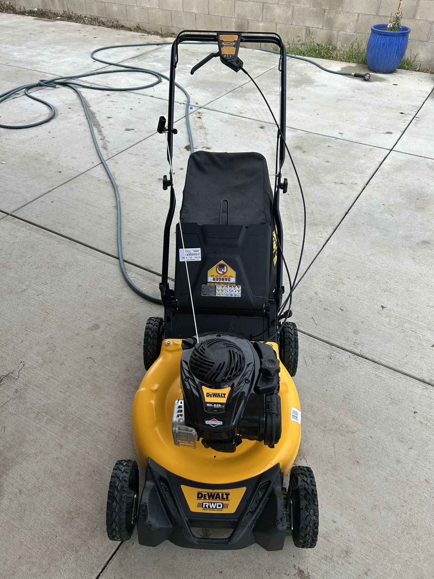 DEWALT 12A O1T9739 21 in. 150cc Briggs and Stratton 625ex Engine Rear Wheel Drive 2 in 1 Gas Self Propelled Walk Behind Lawn Mower