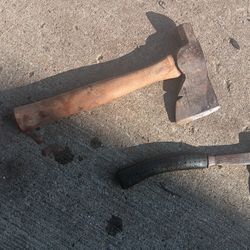 2 Hatchets