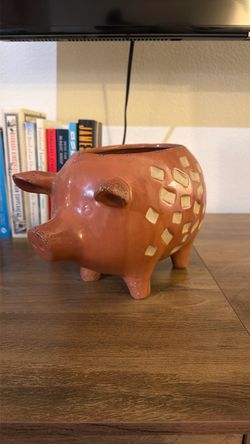 Super cute, large pig pot!