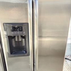 GE SXS STAINLESS STEEL REFRIGERATOR 