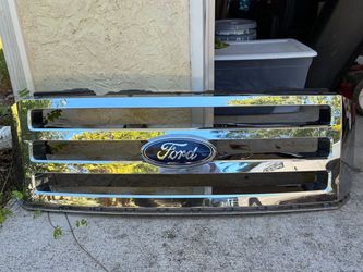 2007-2014 FORD EXPEDITION FRONT BUMPER RADIATOR GRILLE OEM 8L14-8200 W/ Emblem