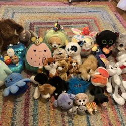 Fabulous Collection Of Stuffed Animals, Clean, And Well Taken Care Of