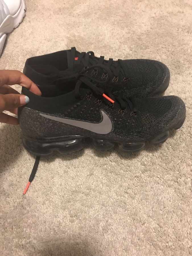 Women's Nike vapormax size 9 1/2 gently used worn 12 times