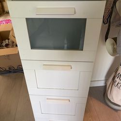 White Drawer Chest (4 Drawers) – Modern Style (Moving Sale)