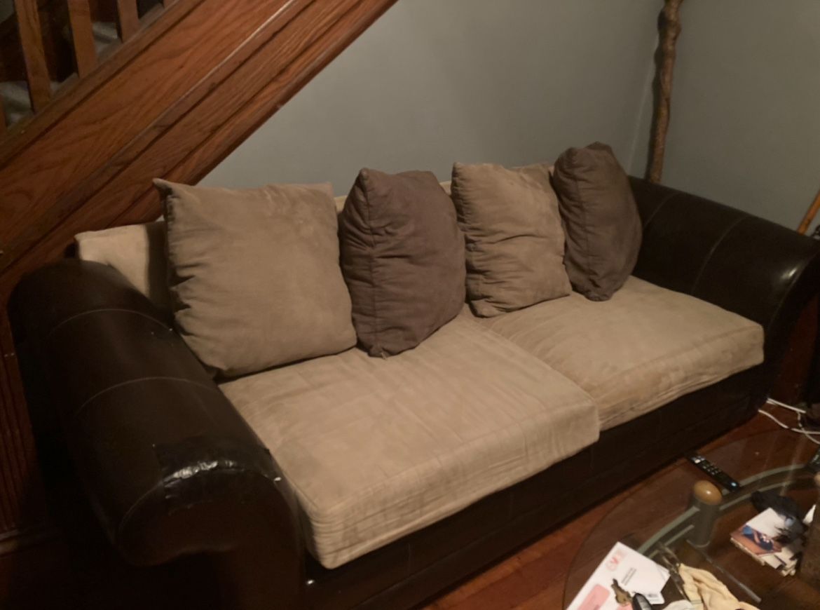 Nice Comfy Couch!