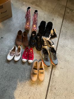 SHOES SIZS,  1.  5, 8