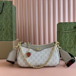 Fashionable and casual shoulder bag