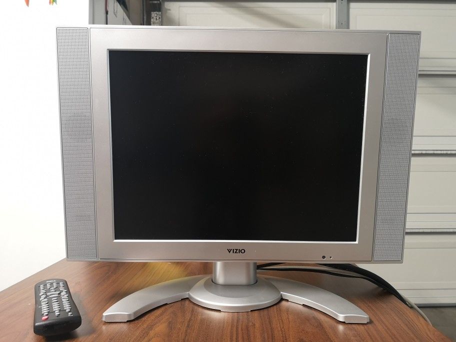 Vizio TV 20 Inches TV In Good Working Condition. It Has All Wires and Remote Control