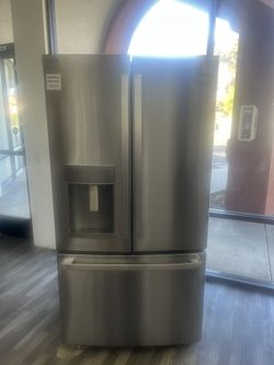 GE Counter Depth(28”D) French Door Fridge, 22.1 cuft, ExternalH2O Dispenser, IceMaker @62% Off MSRP!