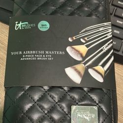 Cosmetic Brushes 6 Pc In Zipper Pouch