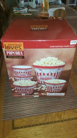 Ceramic 5 pc. popcorn themed bowls.