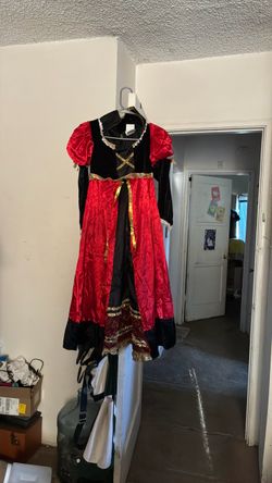 Queen of hearts, youth size medium