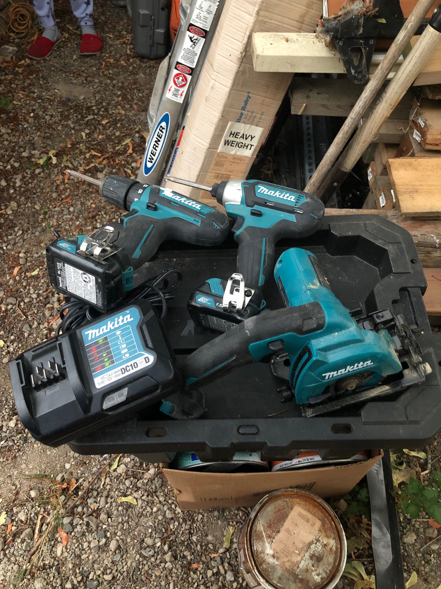 Makita 12v combo 1 impact 1 drill 1 circular saw 2 battery 1 changed
