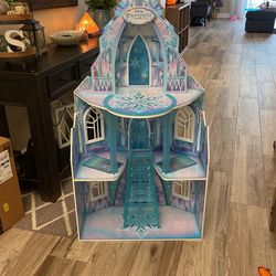 Life Size Frozen Castle!!