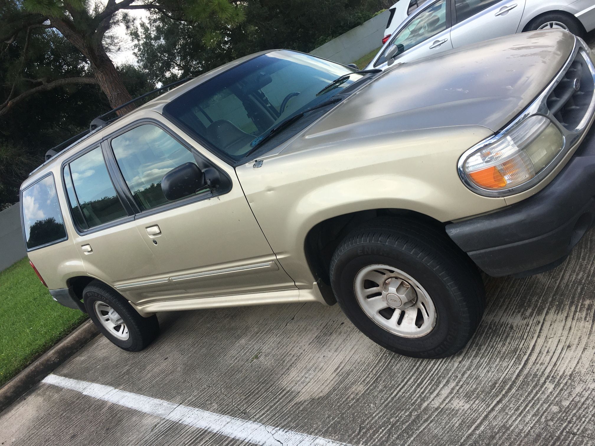 2000 Ford Explorer