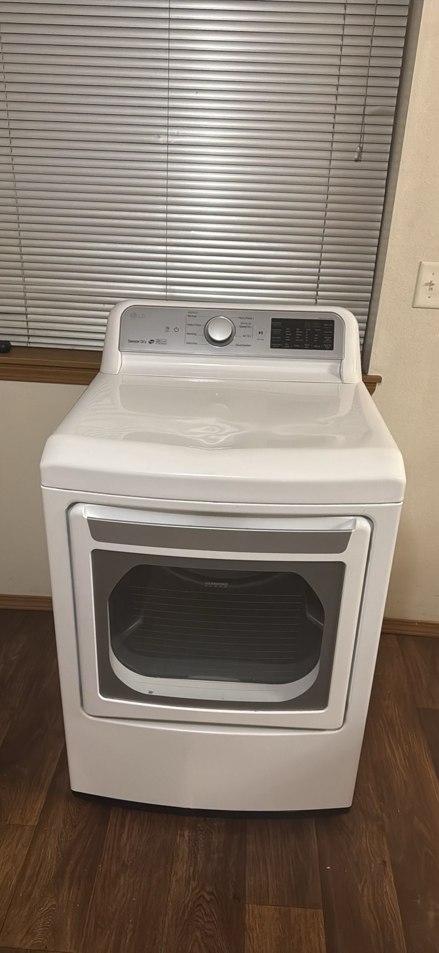 LG dryer in excellent condition🔥