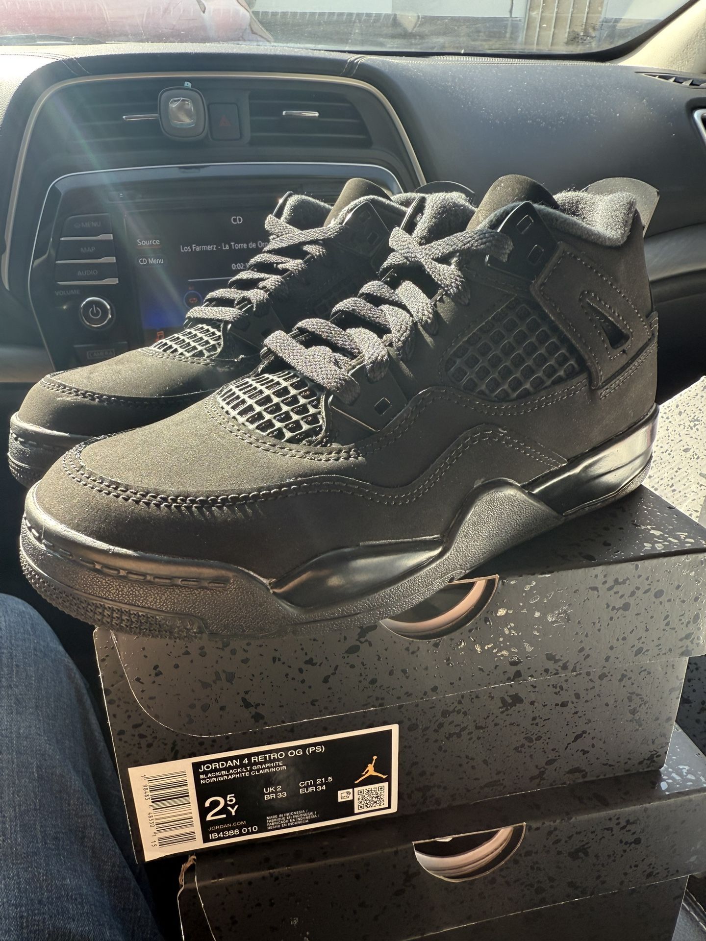 Jordan Black cats Pre-school size 2.5Y and 3Y