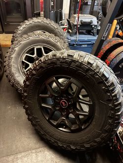 Bronco wheels and tires 35x12.50r18