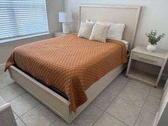 Near New 4 Piece Queen Bedroom Set - City Furniture