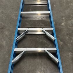 Werner 8’ Fiberglass Ladder – 250 lb Heavy Duty – Excellent Condition