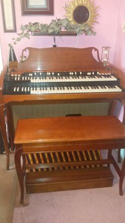 Hammond 103 organ
