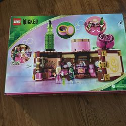 LEGO Wicked Glinda & Elphaba's Dormitory Building Toys - Wicked Toys for Girls & Boys, Age 8+ - Buildable Doll House for Kids - 75683