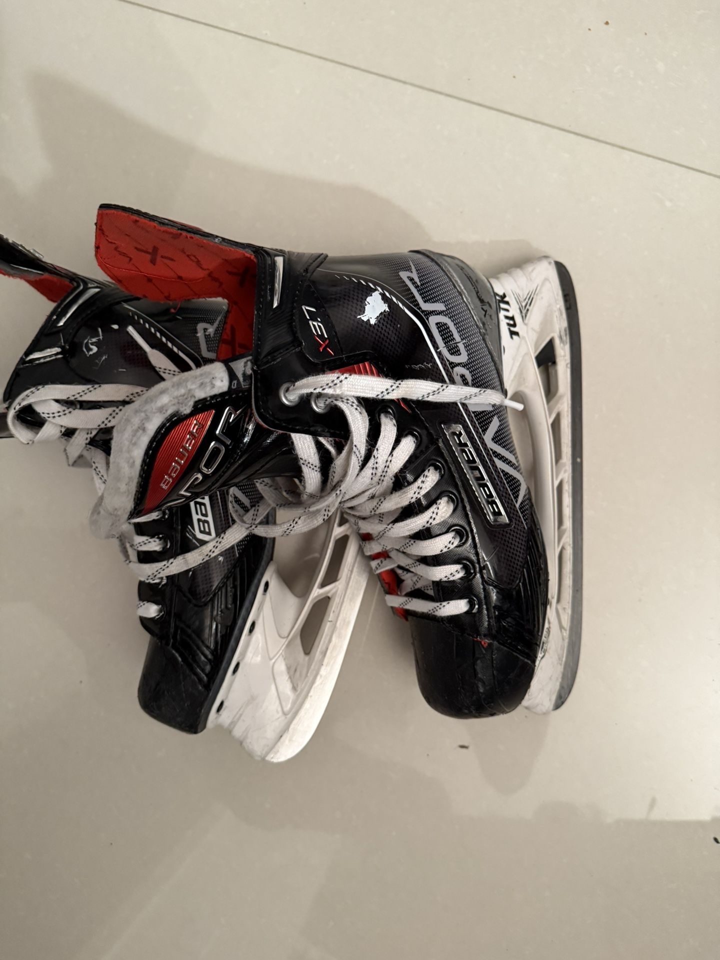 Bauer Vapor x3.7 Hockey skates Size 8