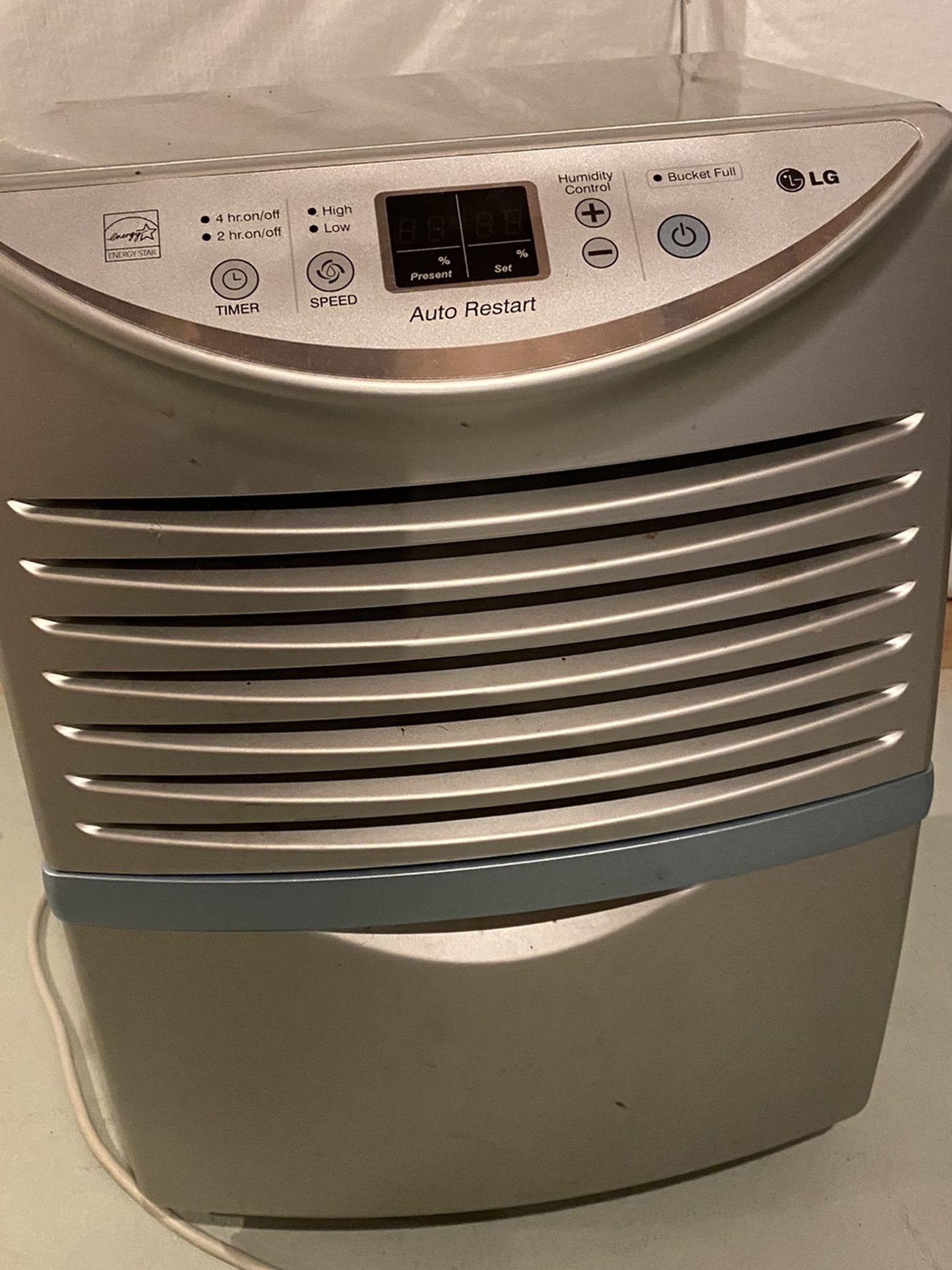 LG DEHUMIDIFIER