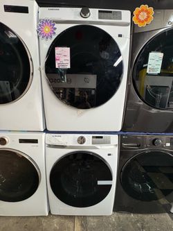 Samsung Washer and Dryer Set in White 🧢