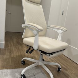 Qulomvs Mesh Ergonomic Office Chair with Footrest Home Office Desk Chair with Headrest and Backrest