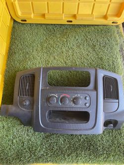 2005 Ram 1500 Center Dash