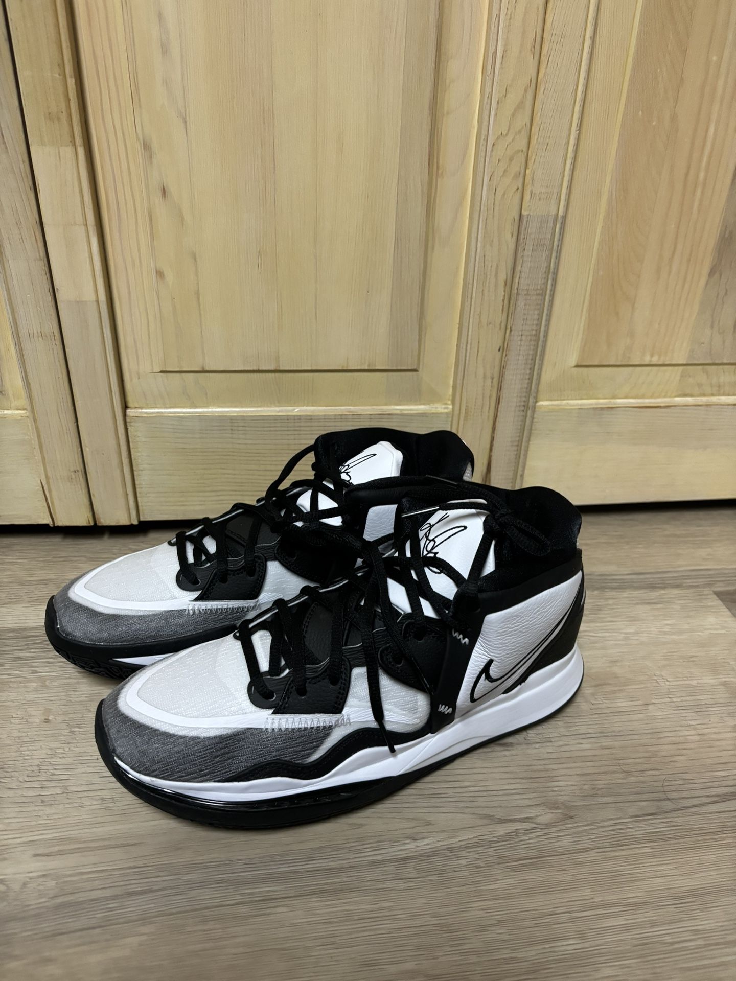 nike Kyrie infinity Tb sneakers / basketball shoes mens size 9 W