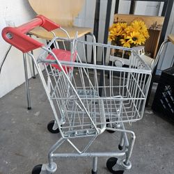 Toy shopping cart 