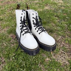 Dr. Martens woman 6