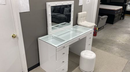 Avery White Vanity 🌟🙏