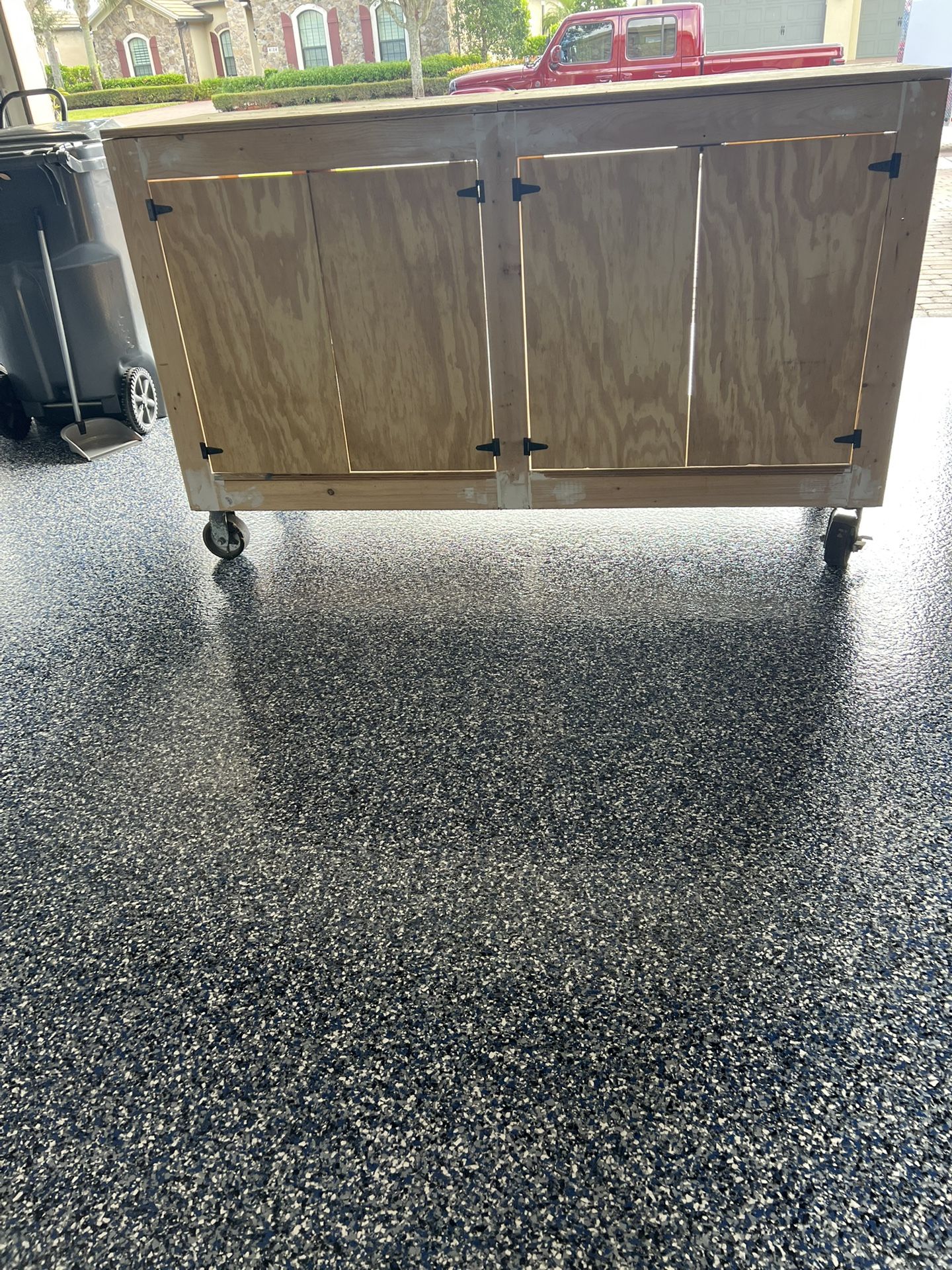 Rolling garage workbench