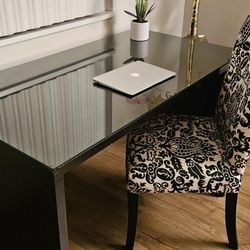 Black Desk And Chair 
