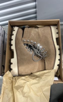 Women’s boots size 7 1/2