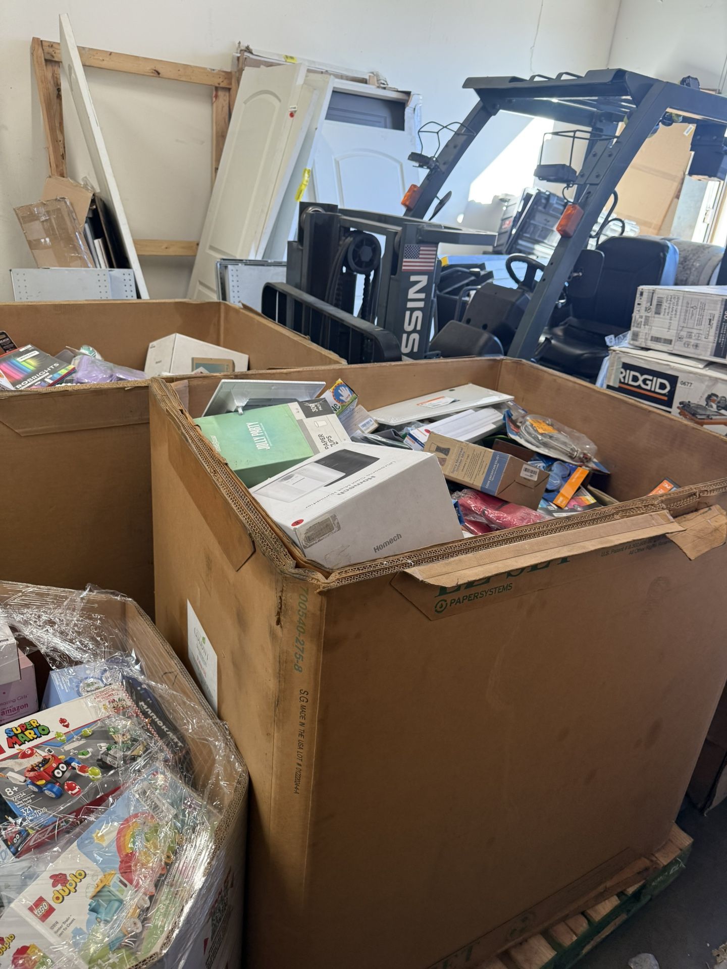 Lot Of 2 Pallets High Piece Count Returns More Than 1500 Pcs