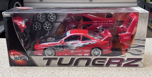 Brand new Hot Wheels Tunerz 2002 Red Acura Integra 1/18