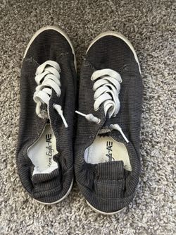 American Eagle Outfitters Womens Gray Canvas Sneakers Size 8-Used Good Condition