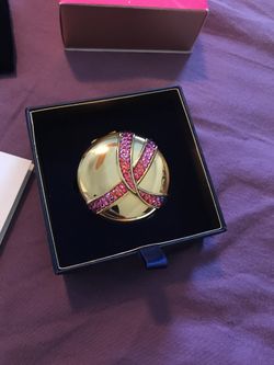 ESTÉE LAUDER Jeweled Pink Ribbon Compact - 2011