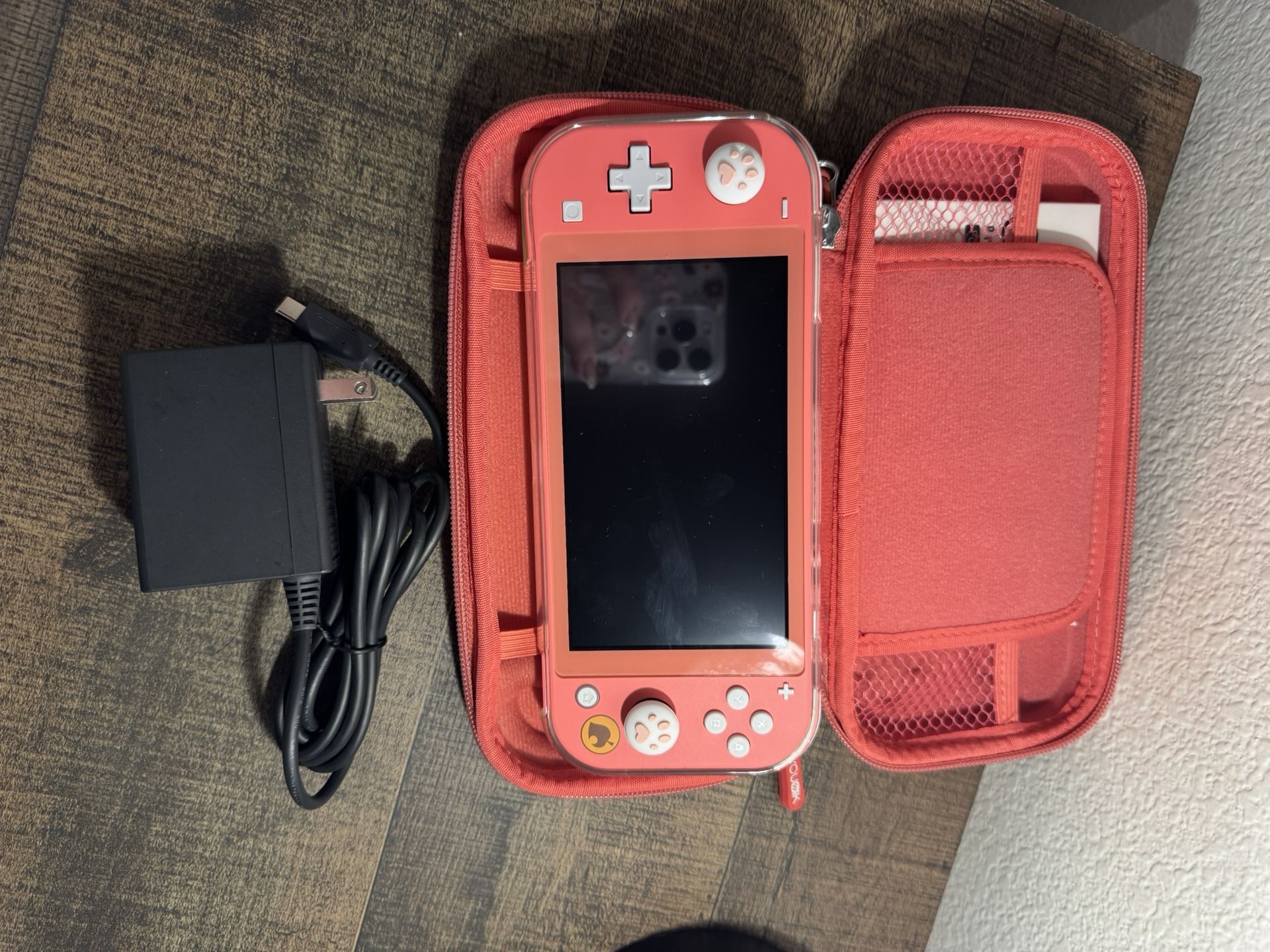 Nintendo Switch Lite Coral Animal Crossing Edition 