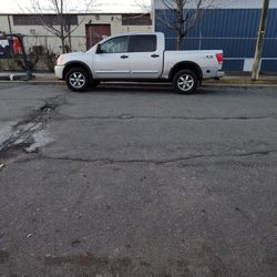 2009 Nissan Titan  Crew Cab Pro4X 